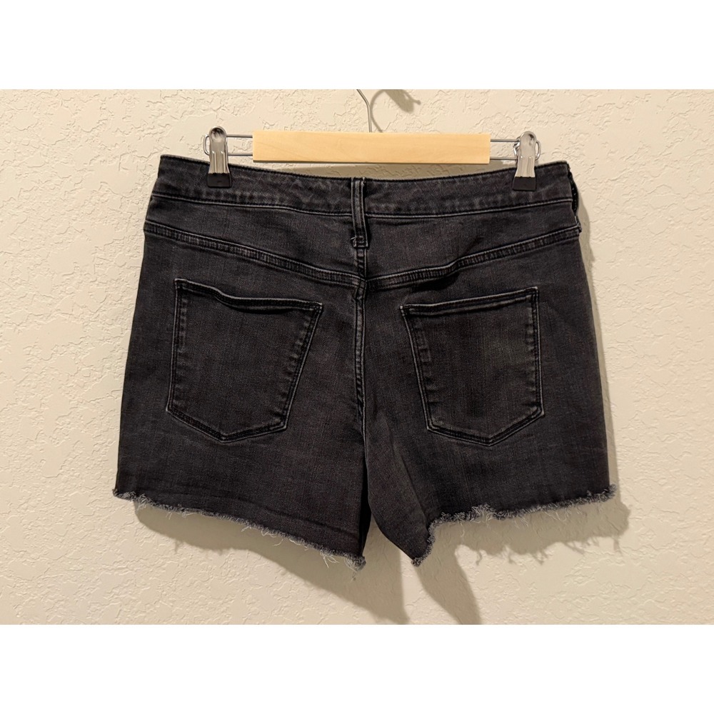 Universal Thread Womens High Rise Midi Denim Shorts Black Frayed Hem Size 8/29 - Picture 3 of 7